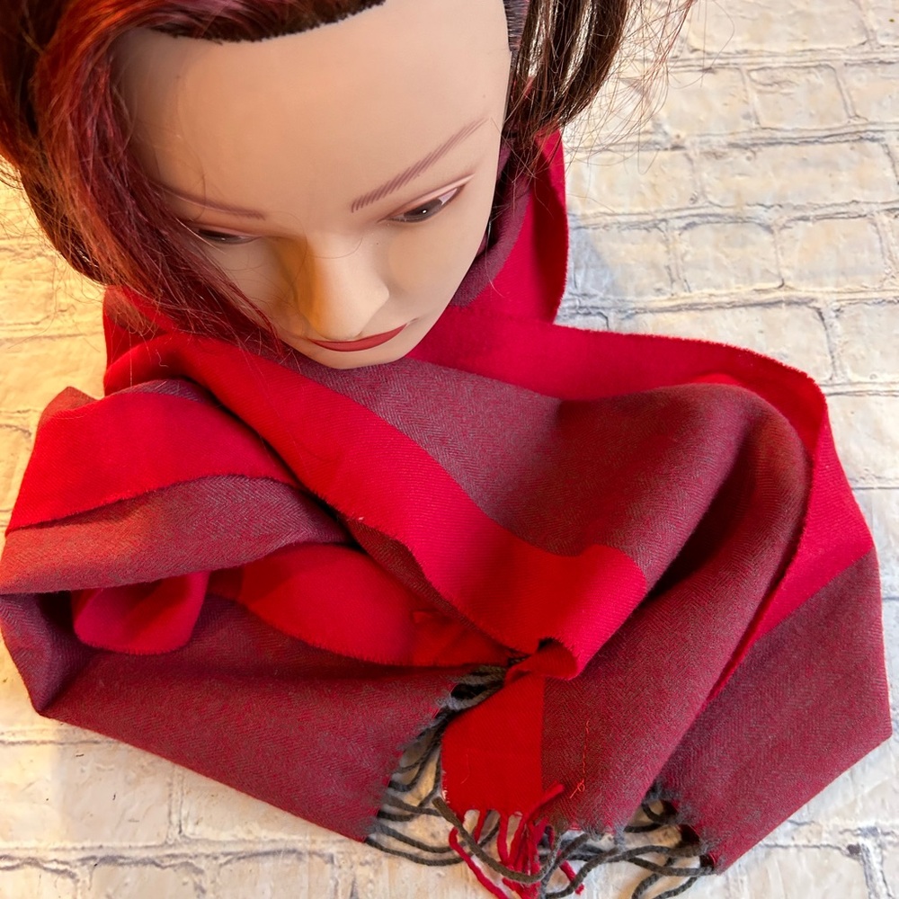 CARSON PIRIE SCOTT 100% LAMBSWOOL BURGUNDY/RED FRINGE OBLONG SCARF O/S